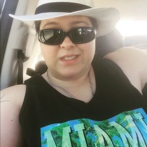 Meet your Posher, Gloria